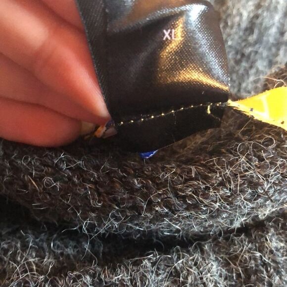 Cotton Innovation wool blend distressed sweater - Picture 4 of 6